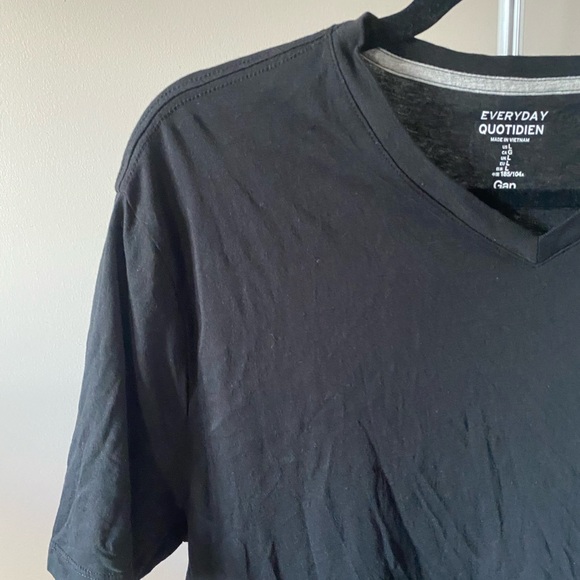 Old Navy Everyday Tee - Picture 2 of 7